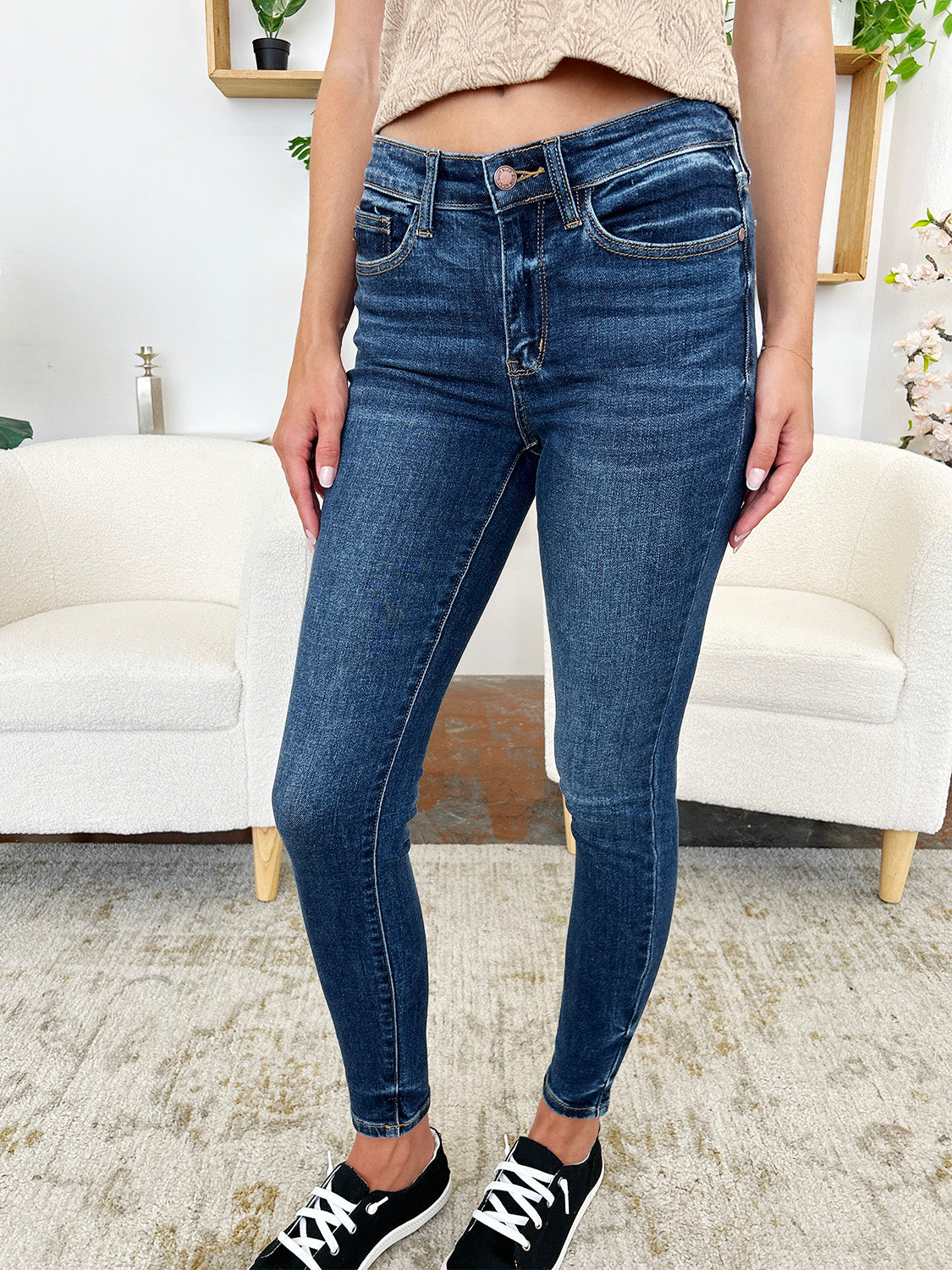 Judy Blue Full Size Classic Handsand Skinny Jeans